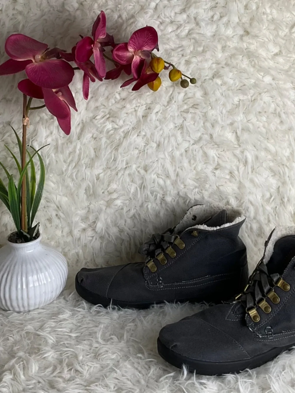 TOMS WOMENS GRAY ANKLE BOOTS~SIZE 8.5!